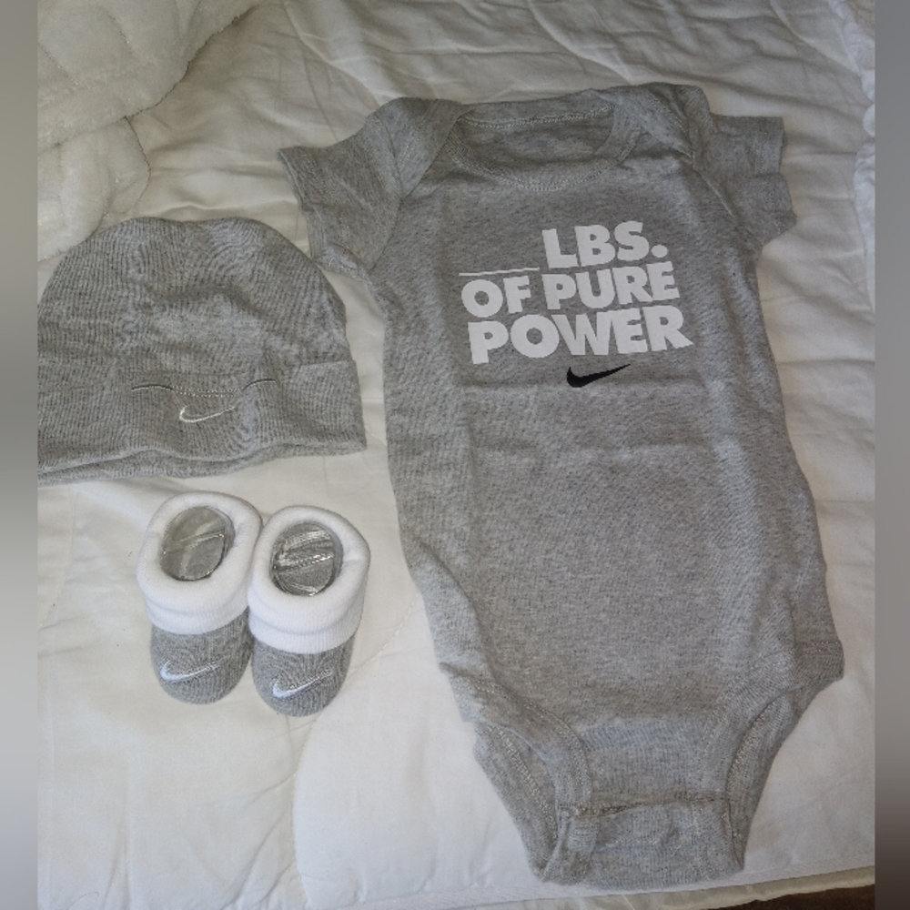 Nike boxed newborn outfit, with matching booties and hat. Grey and white
